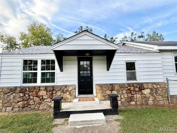 518 W M- Thoroughfare ST, Seymour, MO 65746