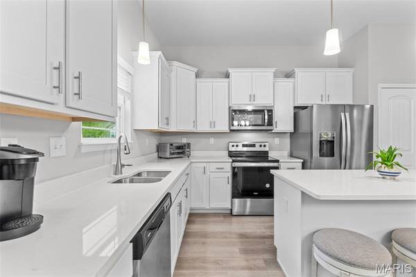 1010 Timber Bluff DR, Wentzville, MO 63385
