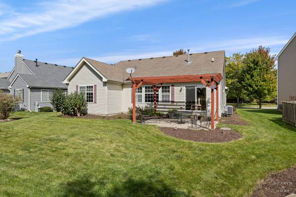 1352 Evergreen LN, Pingree Grove, IL 60140