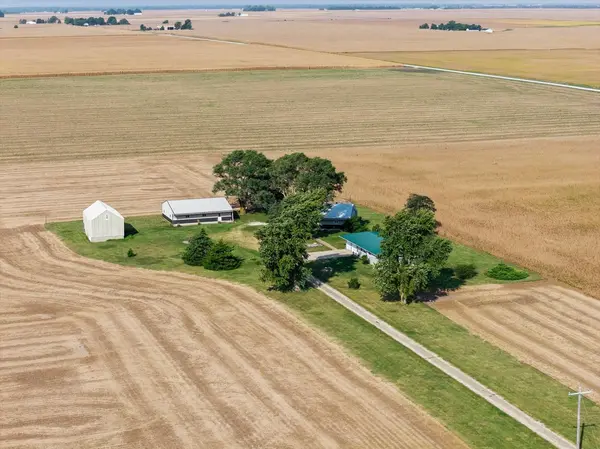 2484 State Highway 32, Lovington, IL 61937