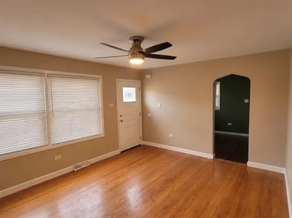 17 W Naperville RD, Westmont, IL 60559