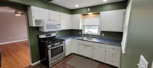 17 W Naperville RD, Westmont, IL 60559