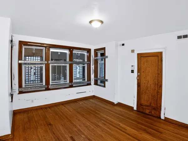 7951 S Clyde AVE, Chicago, IL 60617