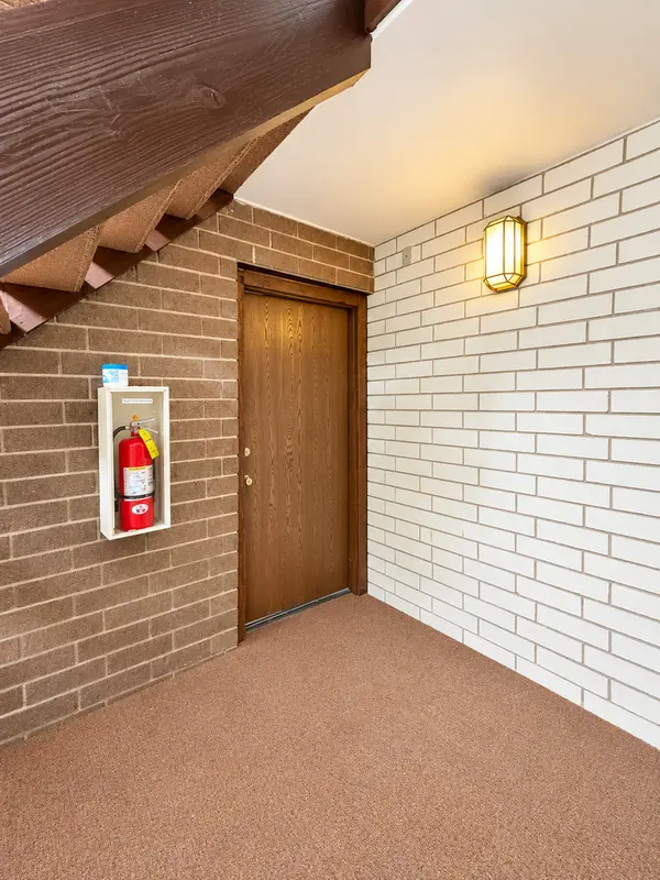 1239 Chalet RD #101, Naperville, IL 60563