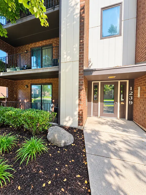 1239 Chalet RD #101, Naperville, IL 60563