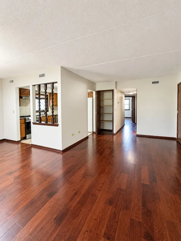 1239 Chalet RD #101, Naperville, IL 60563