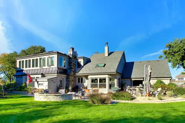 11 Windsor DR, Oak Brook, IL 60523