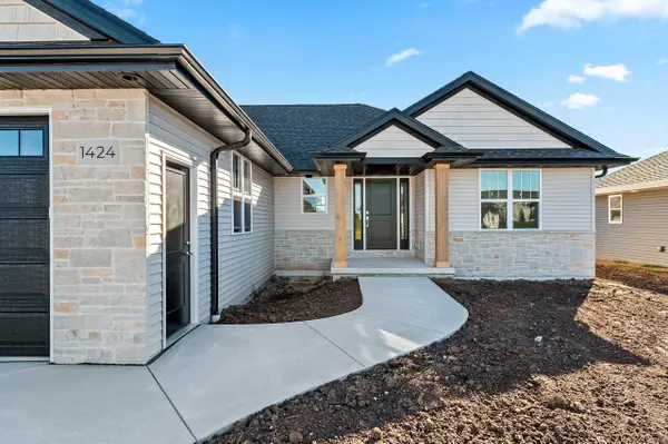 1424 DIVINITY DR, De Pere, WI 54115