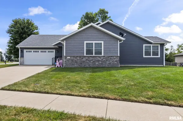 600 Burberry LN, Rochester, IL 62563