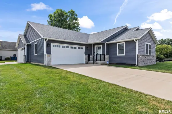 600 Burberry LN, Rochester, IL 62563