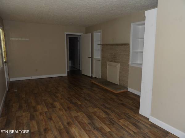 525 Woodlawn Rd, Crossville, TN 38555