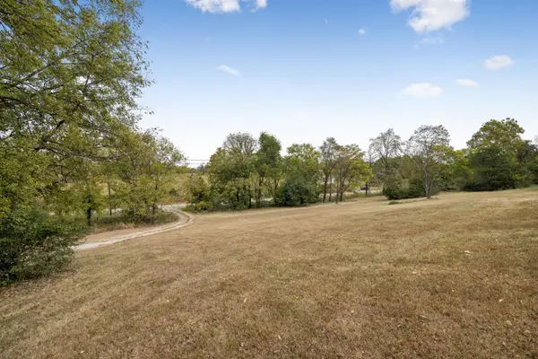 1687 Columbia Rock Rd, Columbia, TN 38401