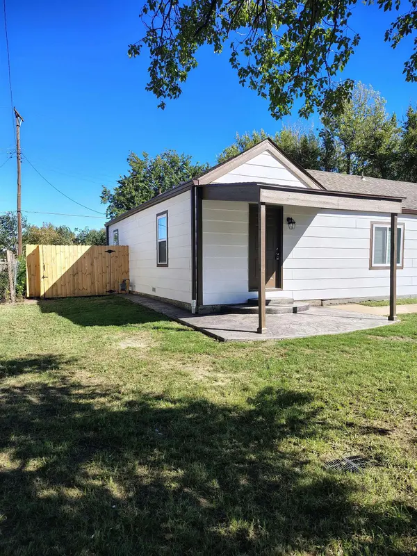 2302 E Mossman Ave, Wichita, KS 67214