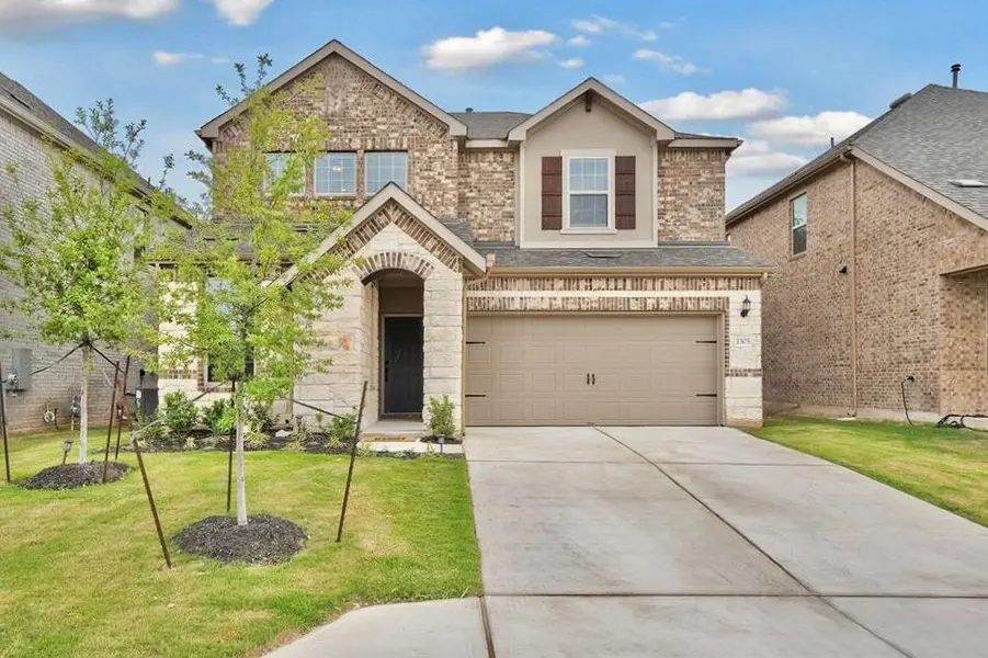 1305 Crescent LN, Georgetown, TX 78633