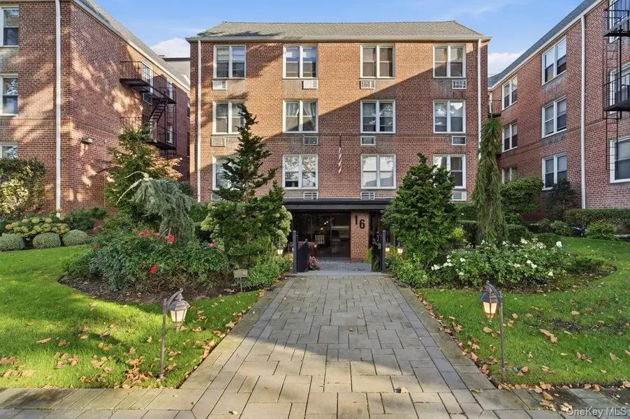 16 Main ST #2Y, East Rockaway, NY 11518