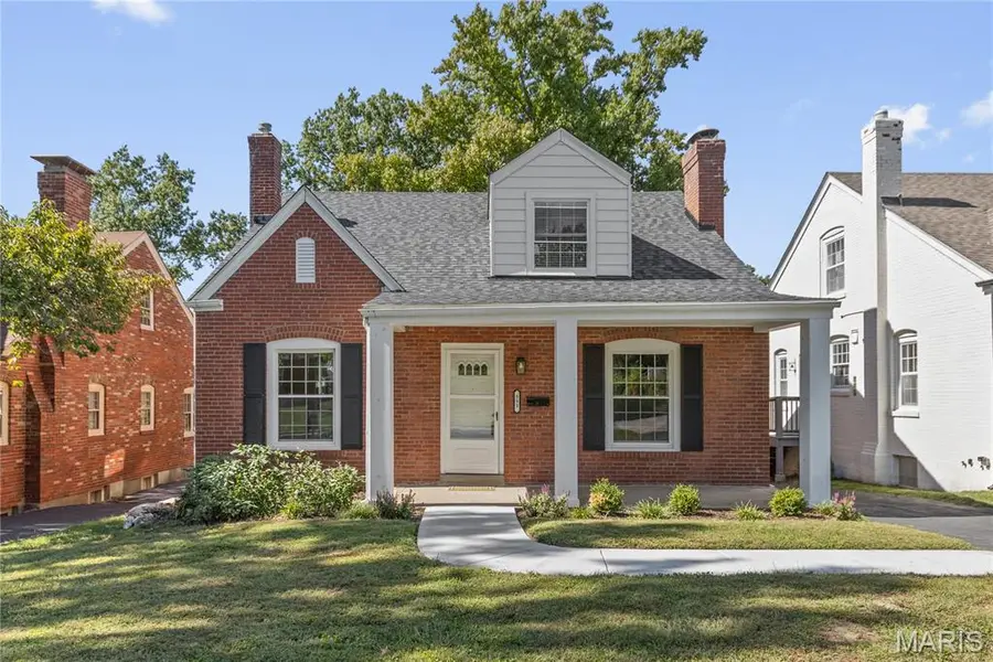 553 Westview DR, University City, MO 63130
