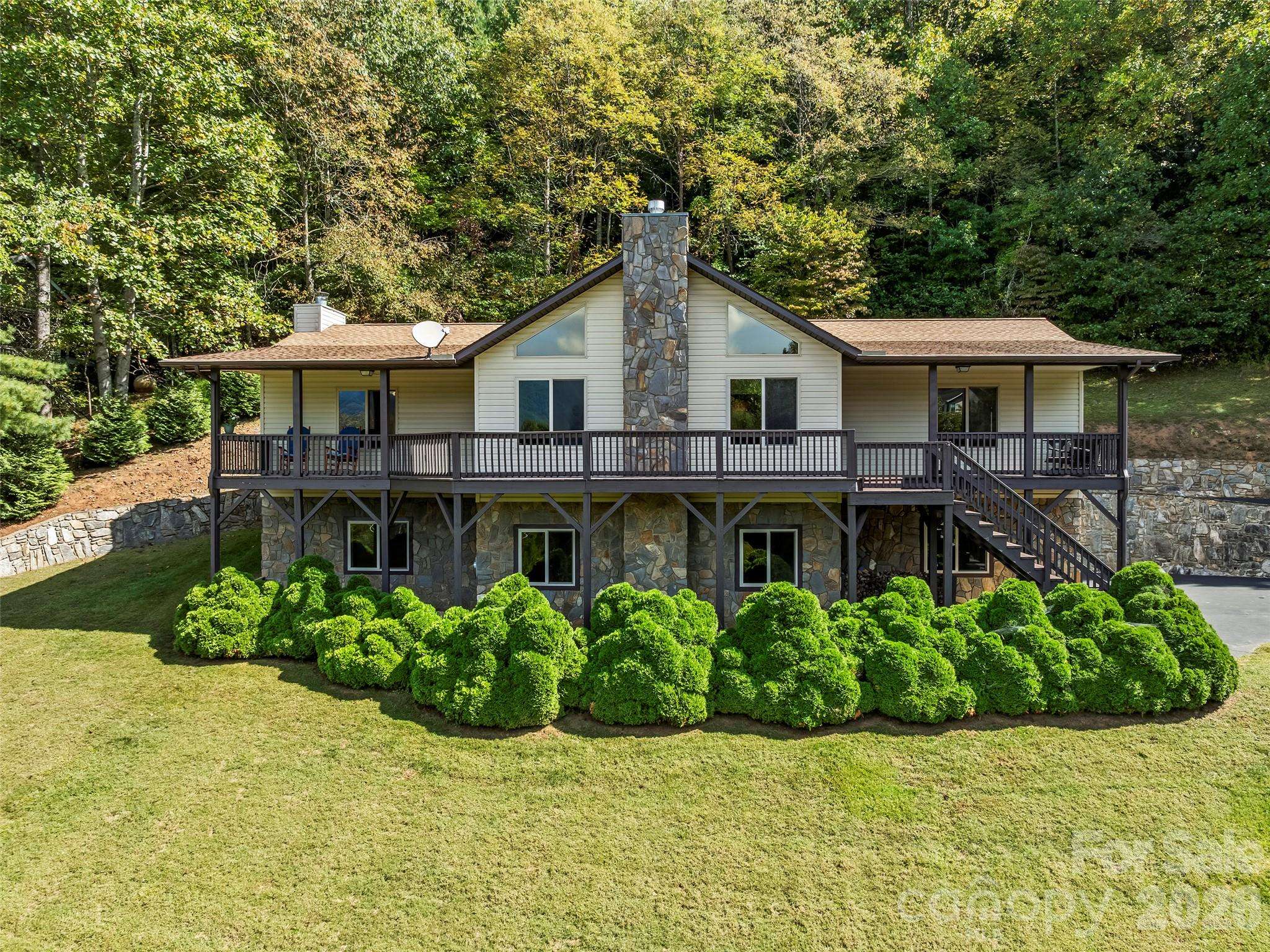 1090 Maple Springs DR, Waynesville, NC 28785