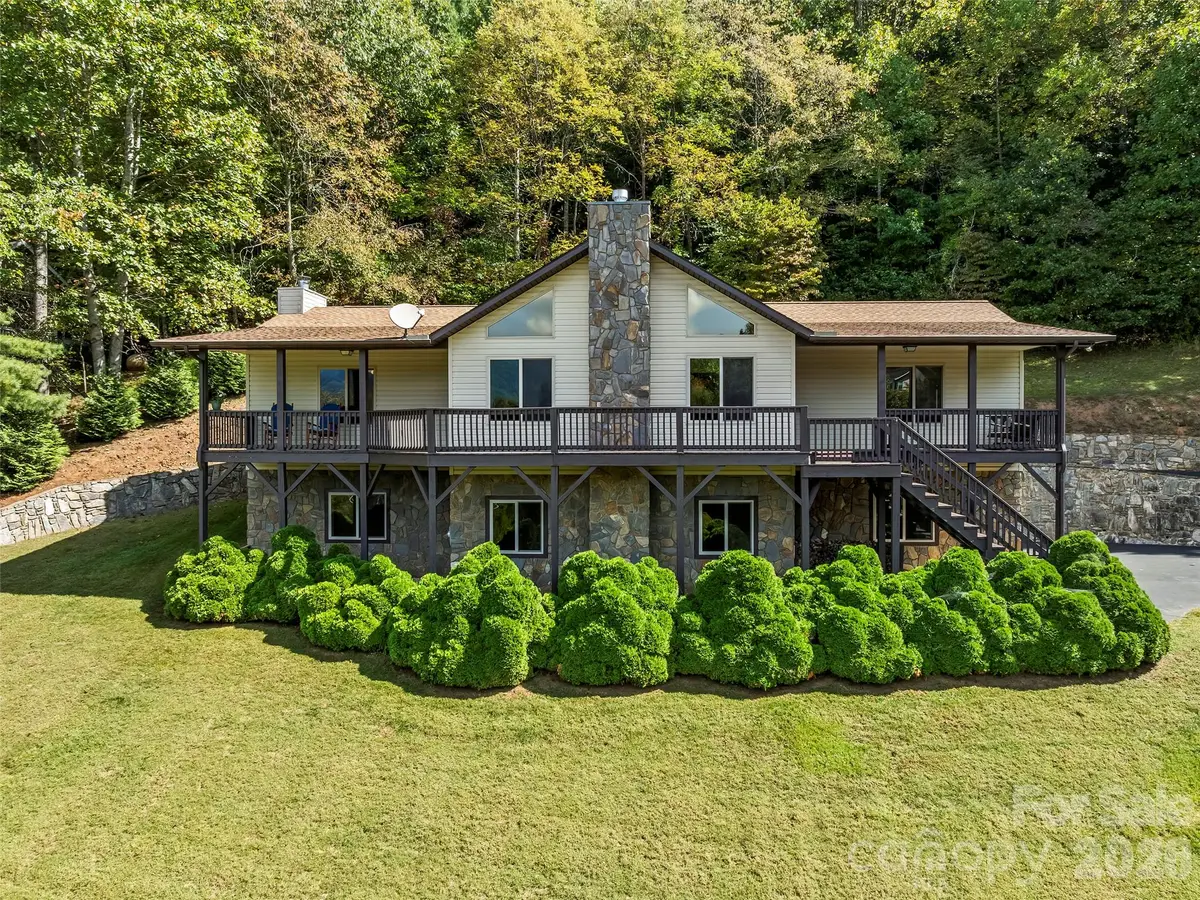1090 Maple Springs DR, Waynesville, NC 28785