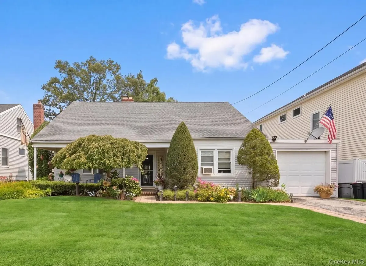 2906 Court ST, Oceanside, NY 11572