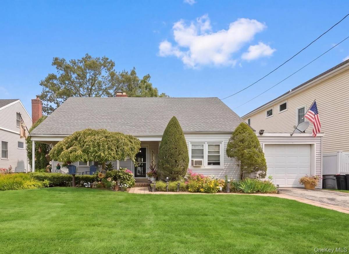 2906 Court ST, Oceanside, NY 11572
