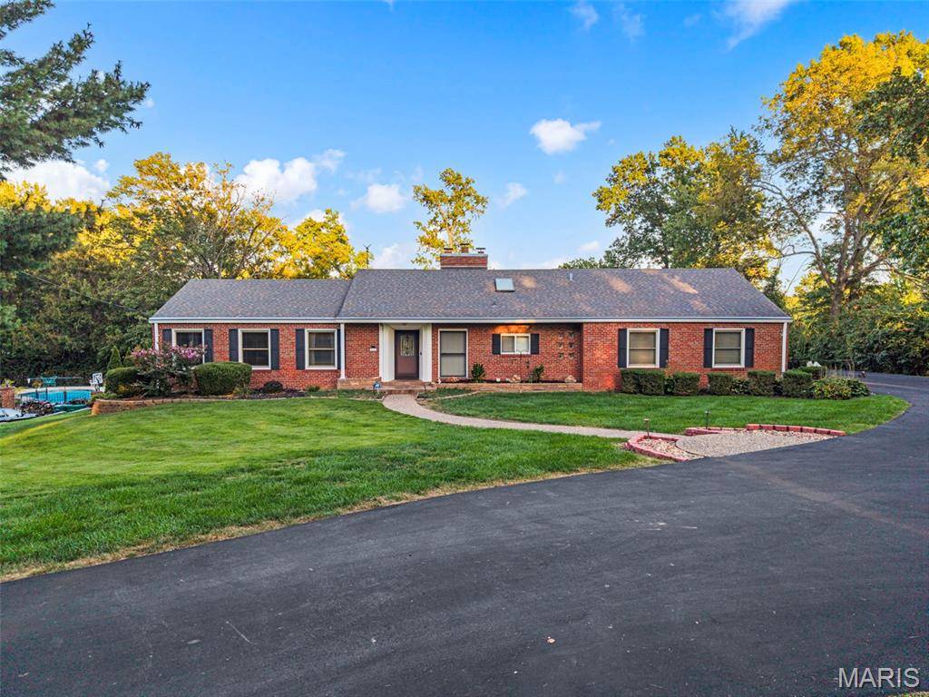 2310 N Ballas RD, Town And Country, MO 63131