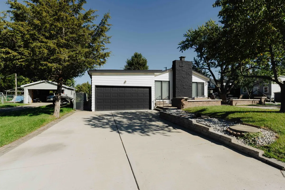 27044 W Sunset AVE, Antioch, IL 60002