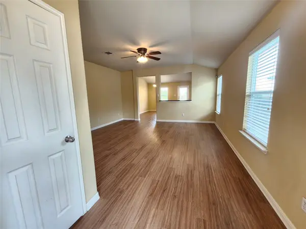 107 Lavaca LOOP, Hutto, TX 78634