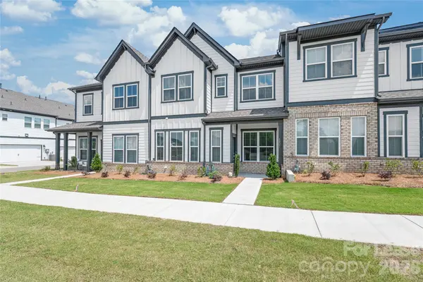 5807 Clear Creek LN, Charlotte, NC 28215