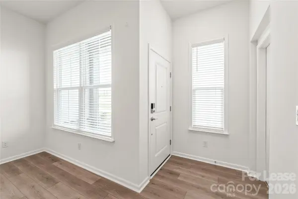 5807 Clear Creek LN, Charlotte, NC 28215