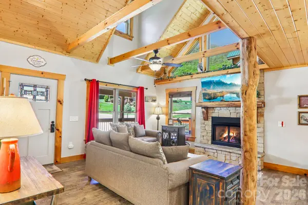 589 Panoramic LOOP, Maggie Valley, NC 28751