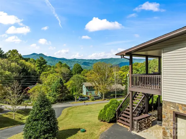 1090 Maple Springs DR, Waynesville, NC 28785