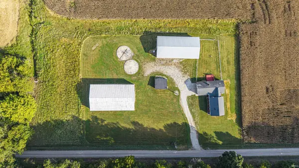 5680 W 1000 S ***, Owensville, IN 47665