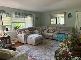 36595 County Rd 48, Peconic, NY 11958