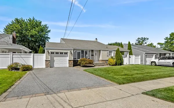 392 Philadelphia AVE, Massapequa Park, NY 11762