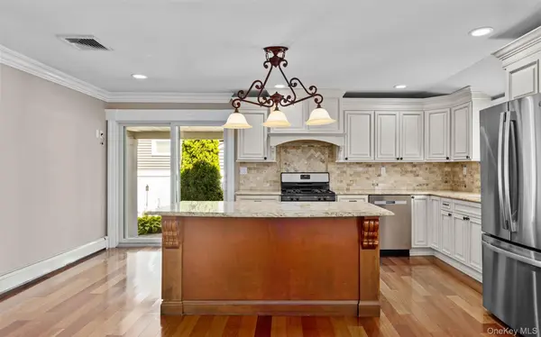 392 Philadelphia AVE, Massapequa Park, NY 11762