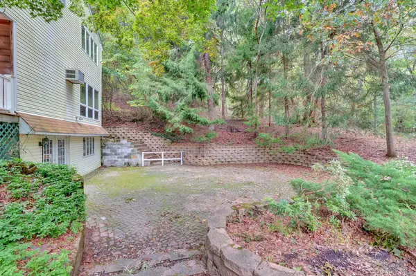 56 E Bartlett RD, Middle Island, NY 11953