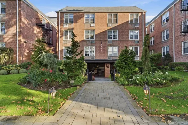 16 Main ST #2Y, East Rockaway, NY 11518