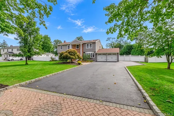 24 Frank ST, Smithtown, NY 11787