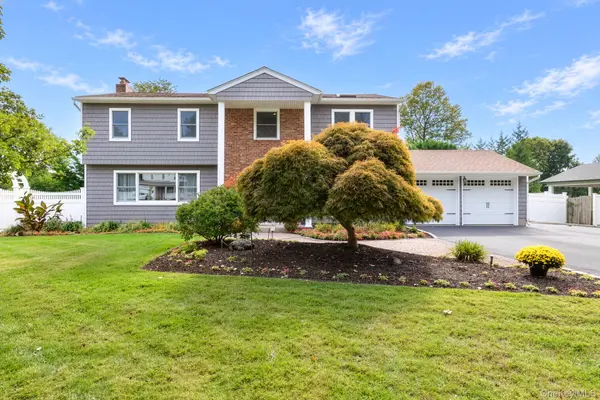 24 Frank ST, Smithtown, NY 11787