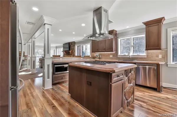 245 E Townline RD, West Nyack, NY 10994