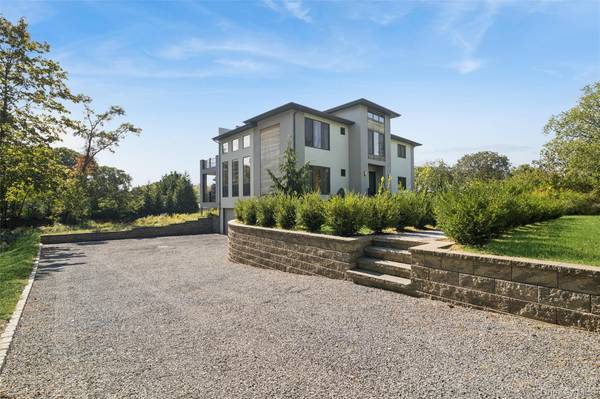 1001 Peconic Bay BLVD, Jamesport, NY 11947