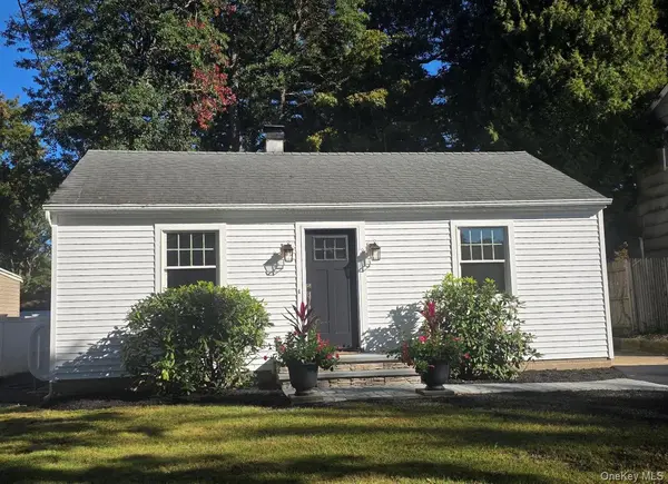 192 Iceland DR, South Huntington, NY 11746