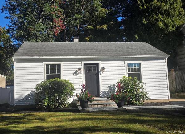 192 Iceland DR, South Huntington, NY 11746