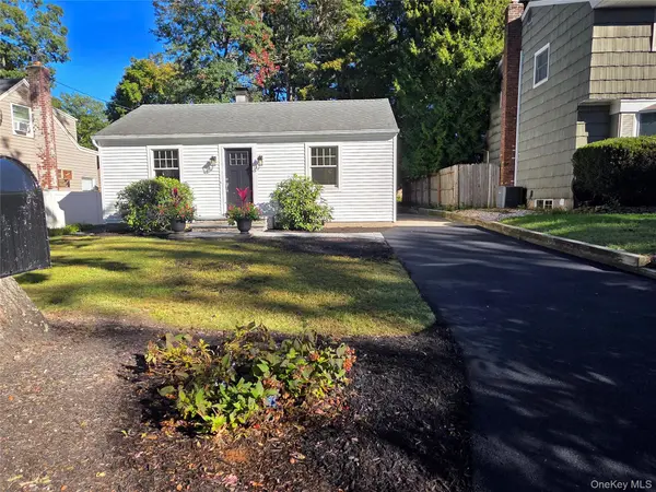192 Iceland DR, South Huntington, NY 11746