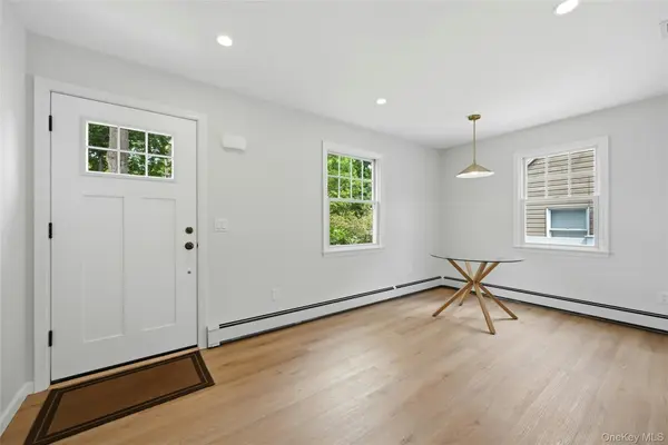 192 Iceland DR, South Huntington, NY 11746