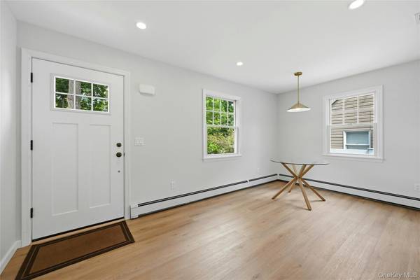 192 Iceland DR, South Huntington, NY 11746