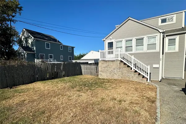 32 McKinley AVE, Lindenhurst, NY 11757