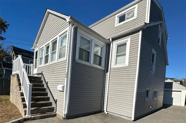 32 McKinley AVE, Lindenhurst, NY 11757