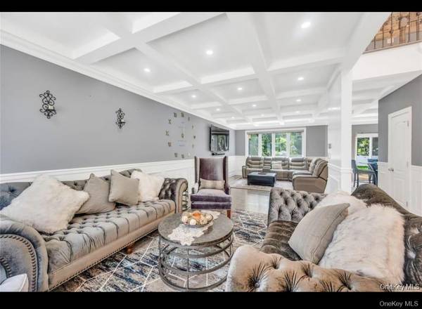 2694 Forest AVE, East Meadow, NY 11554
