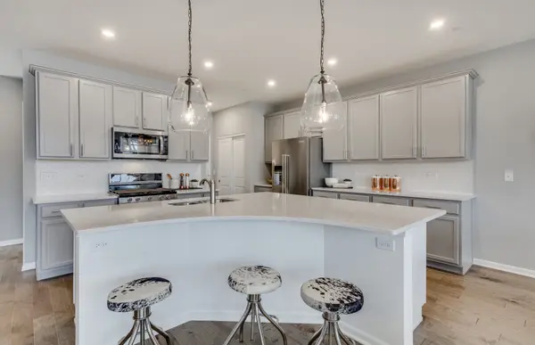 3246 Arabian LN, Zionsville, IN 46077